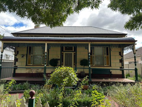 AAA Plus Yapera On Lucan - Accommodation Burleigh 0