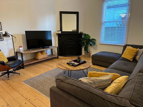 AAA Plus Yapera On Lucan - Accommodation Burleigh 3