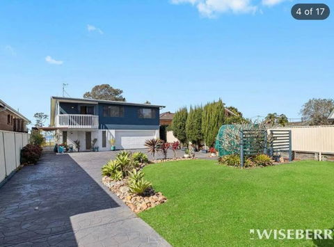 Aircabin - Tuggerawong - Lake Front - 3 Beds House - Accommodation Burleigh 1