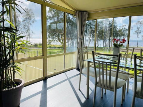 Aircabin - Tuggerawong - Lake Front - 3 Beds House - Accommodation Burleigh 4