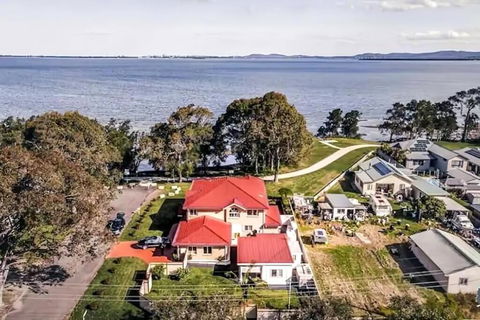 Aircabin - Tuggerawong - Lake Front - 9 Beds House - Accommodation Burleigh 0