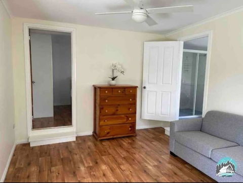 Aircabin - Tuggerawong - Lake Front - 9 Beds House - Accommodation Burleigh 4