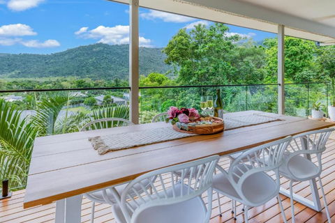 Airlie Abode - Accommodation Burleigh 0