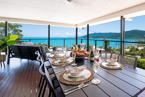 Airlie Oasis - Accommodation Burleigh 0