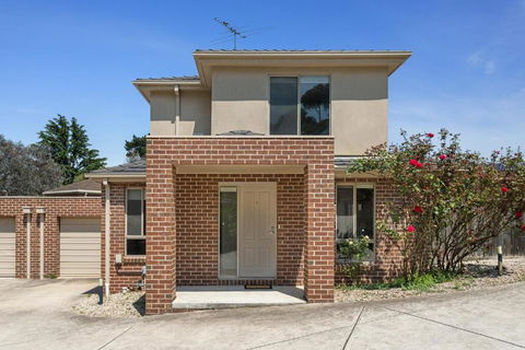 Airport West Stunner By Ready Set Stay - Accommodation Burleigh 0