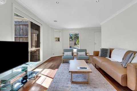 Airport West Stunner By Ready Set Stay - Accommodation Burleigh 1