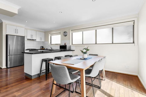 Airport West Stunner By Ready Set Stay - Accommodation Burleigh 2