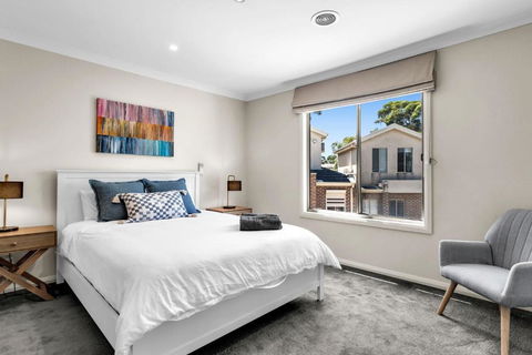 Airport West Stunner By Ready Set Stay - Accommodation Burleigh 3