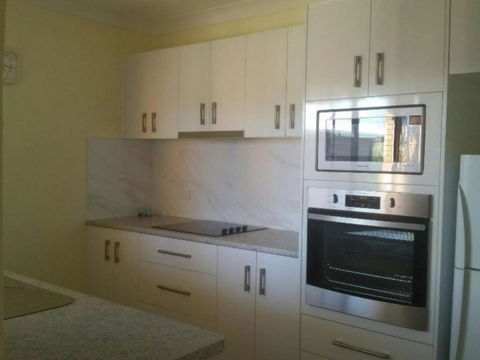 Akuna 8 - Accommodation Burleigh 2