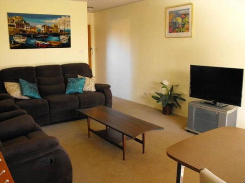 Akuna 8 - Accommodation Burleigh 1