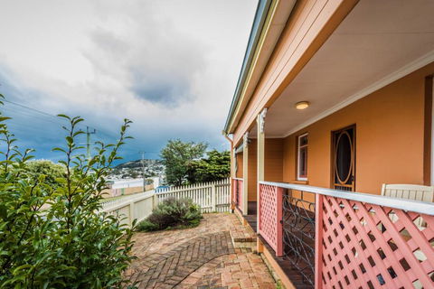 Albany Historic Cottage By The BnB Collection - Accommodation Burleigh 4