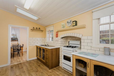 Albany Historic Cottage By The BnB Collection - Accommodation Burleigh 2