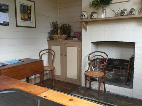Albion Cottage - Accommodation Burleigh 4