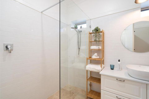 Alderwood Cottage - Cottage W Gorgeous Dam Views! - Accommodation Burleigh 3