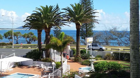 Alex Headland Beachfront - Accommodation Burleigh 2