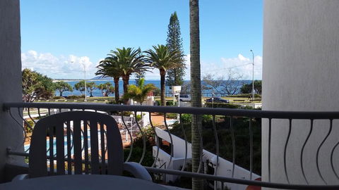 Alex Headland Beachfront - Accommodation Burleigh 3