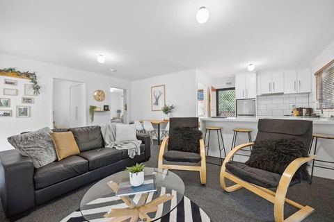 Algona Views - Accommodation Burleigh 0