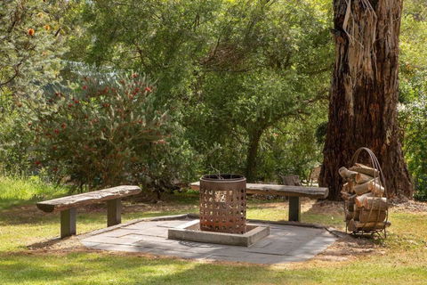 Algona Views - Accommodation Burleigh 1