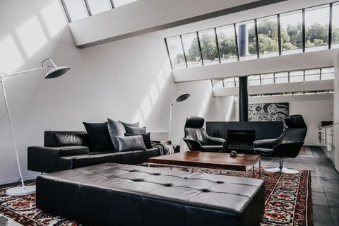 Alkina Lodge Mira - Accommodation Burleigh 1