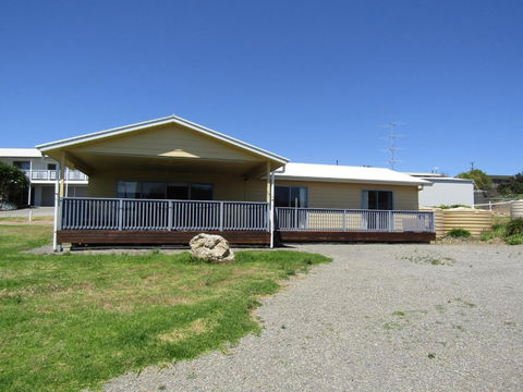 All Decked Out In Turton - Accommodation Burleigh 0