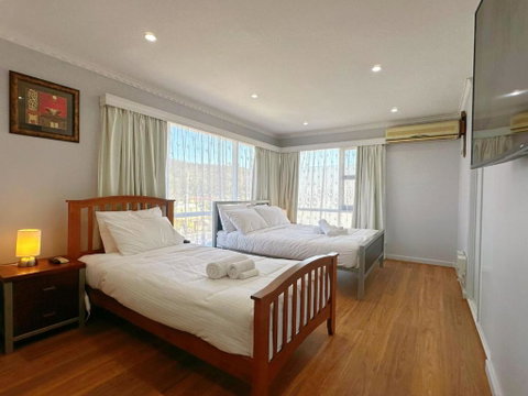 All-Seasons Comfort - Close To CBD & Air Port - Accommodation Burleigh 1