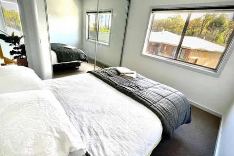 Allawah - 5 Bedroom Luxury Home With A Pool - Accommodation Burleigh 3
