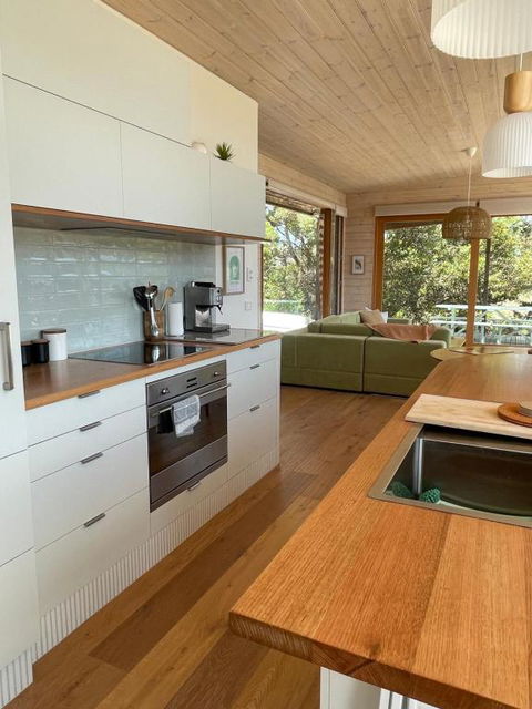 Alloca Beach Shack - Accommodation Burleigh 4