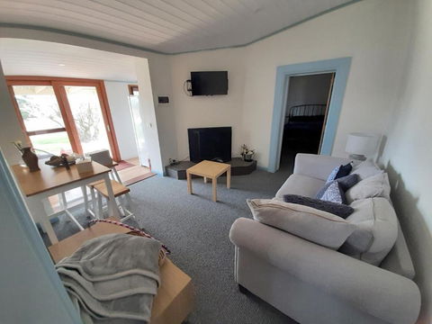 Alloway Bank - Accommodation Burleigh 3