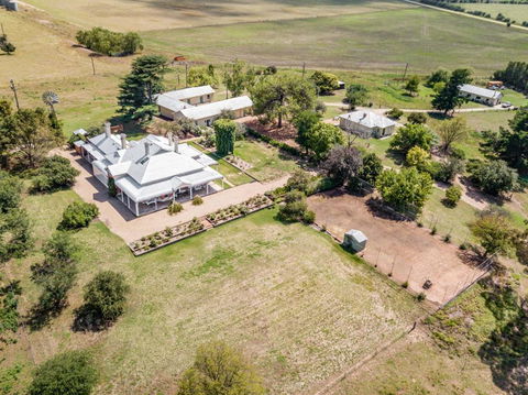 Alloway Bank - Accommodation Burleigh 1