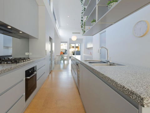 Alma On Barclay - Accommodation Burleigh 2