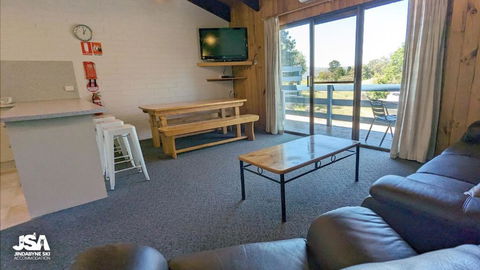 Alpha Centauri 8 - Accommodation Burleigh 3