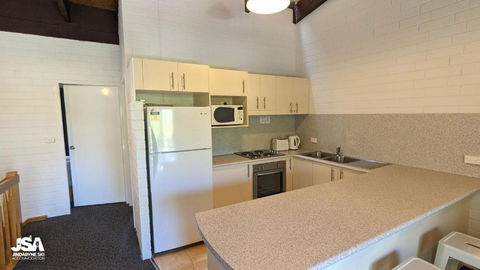 Alpha Centauri 8 - Accommodation Burleigh 4