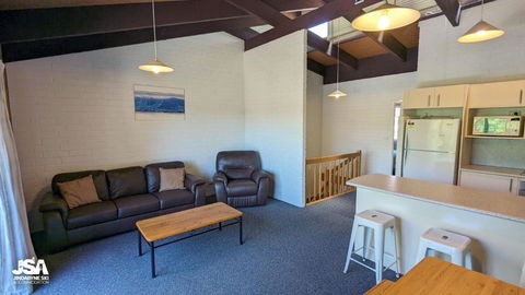 Alpha Centauri 8 - Accommodation Burleigh 2