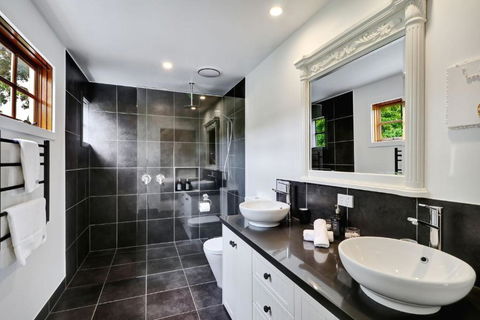 Alpine Sadler Retreat - Accommodation Burleigh 4