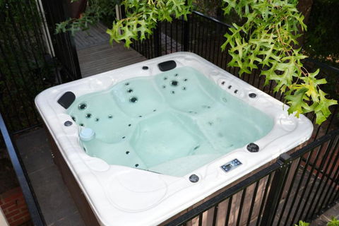 Alpine Sadler Retreat - Accommodation Burleigh 1