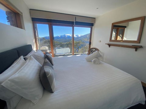 Alpine Woodsmoke Apartments - Accommodation Burleigh 2