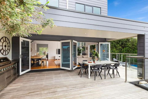 Amalfi Dream - Pool, Spa, Walk To Beach And Shops - Accommodation Burleigh 2
