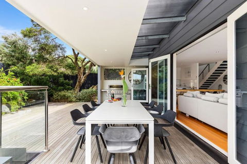 Amalfi Dream - Pool, Spa, Walk To Beach And Shops - Accommodation Burleigh 3