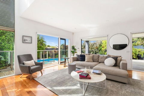 Amalfi Dream - Pool, Spa, Walk To Beach And Shops - Accommodation Burleigh 4