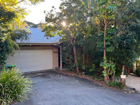 Amaroo - Bring Your Own Linen - Accommodation Burleigh 1