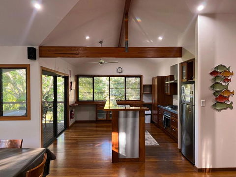 Amaroo - Bring Your Own Linen - Accommodation Burleigh 4