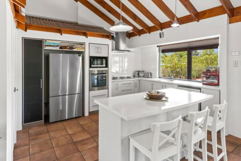 Amaroo - Accommodation Burleigh 4