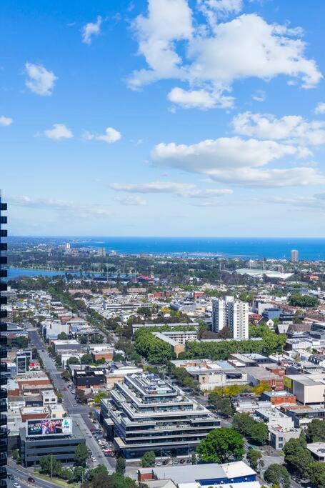 Amazing Bay Views & Spacious In Southbank 2B2B1C - Accommodation Burleigh 0