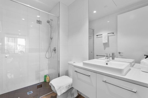 Amazing Bay Views & Spacious In Southbank 2B2B1C - Accommodation Burleigh 3