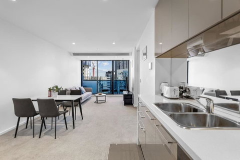 Amazing Bay Views & Spacious In Southbank 2B2B1C - Accommodation Burleigh 4