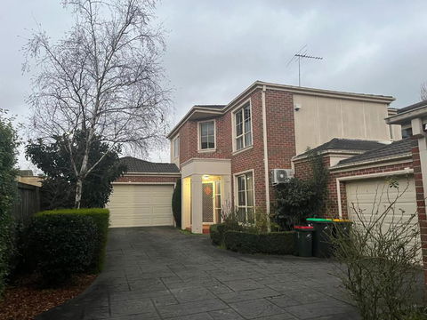 Amazing Private Bedrooms In Doncaster East Near School - Accommodation Burleigh 0