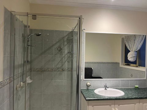 Amazing Private Bedrooms In Doncaster East Near School - Accommodation Burleigh 2