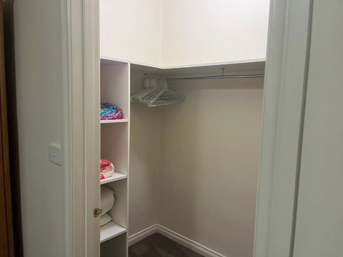 Amazing Private Bedrooms In Doncaster East Near School - Accommodation Burleigh 4