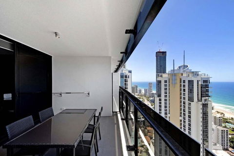 Amazing Location At Circle On Cavill - One Bedroom Self Contained Apartments - Privately Managed - Accommodation Burleigh 1