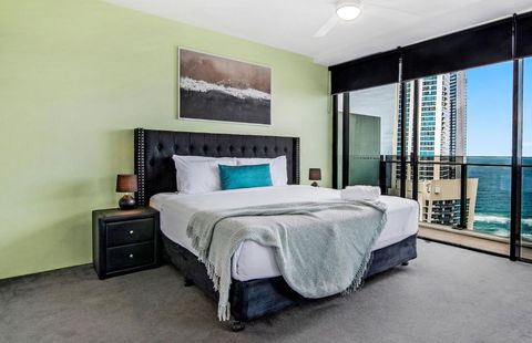Amazing Location At Circle On Cavill - One Bedroom Self Contained Apartments - Privately Managed - Accommodation Burleigh 3